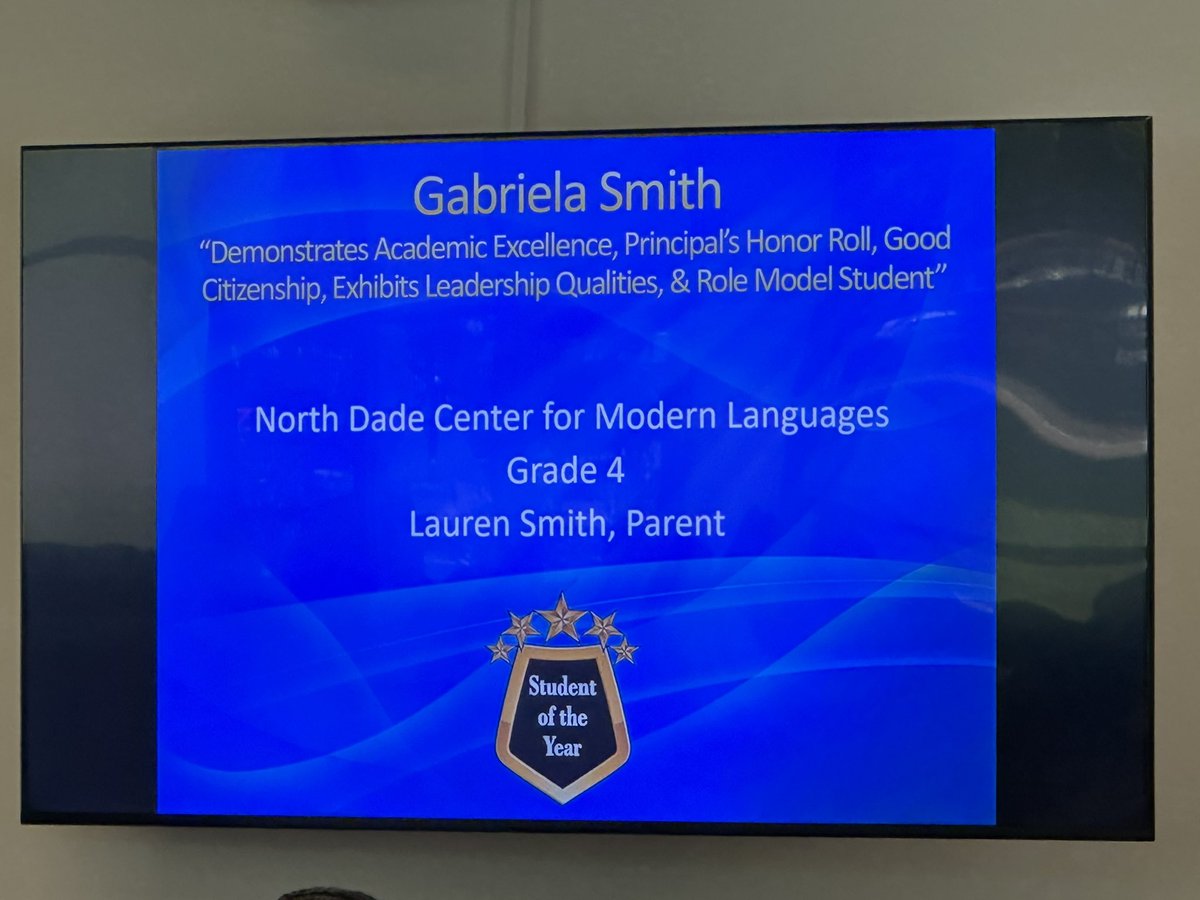 NorthDadeCML's tweet image. Congratulations to our District 1 Student of the Year!! #yourbestchoicemdcps @docstevegallon @alexsantoyo75 @YeseniaAponte05 @MDCPSNorth @miamimagnets