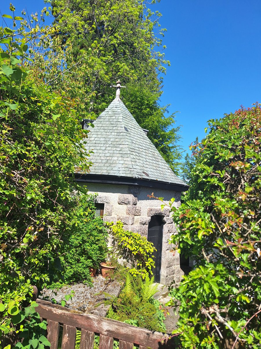 CluthaArchaeo's tweet image. Clutha Members at @ArchScot summer school to learn about the Blsck Isle and the Glen&apos;s of Easter Ross. Fab talk by Richard Oram tonight.  Castle, Bishop and King - Ross and Kingdom of Scots  c1130 - 1475