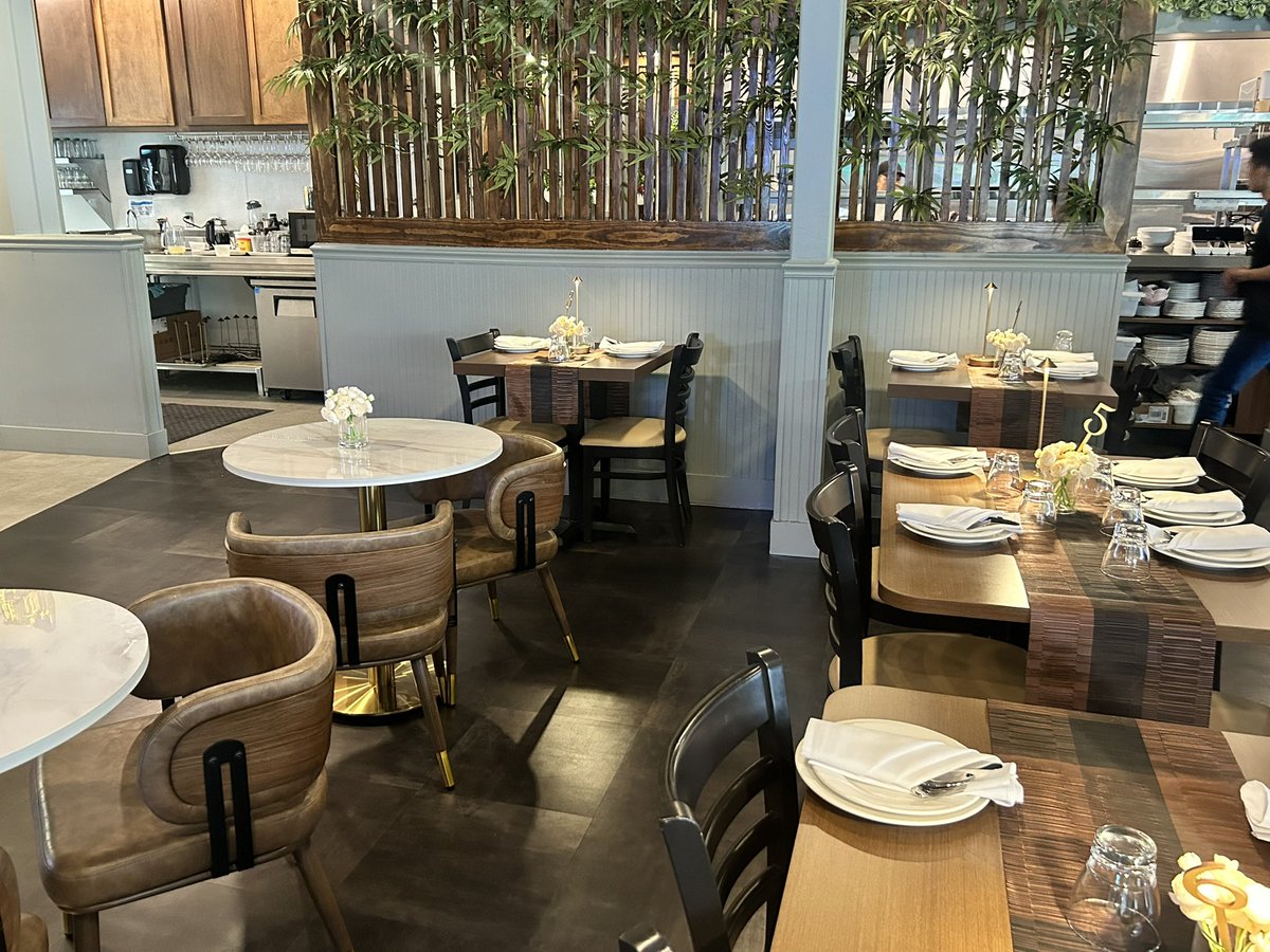 RepHunschofsky's tweet image. Our team celebrated the ribbon cutting of Veranda Kitchen & Bar with the @csccrchamber! This beautiful restaurant features Thai and Vietnamese cuisine. We wish them much success!
For more information visit veranda954.net/?gad_source=1
📍 2864 North University Drive, Coral Springs
