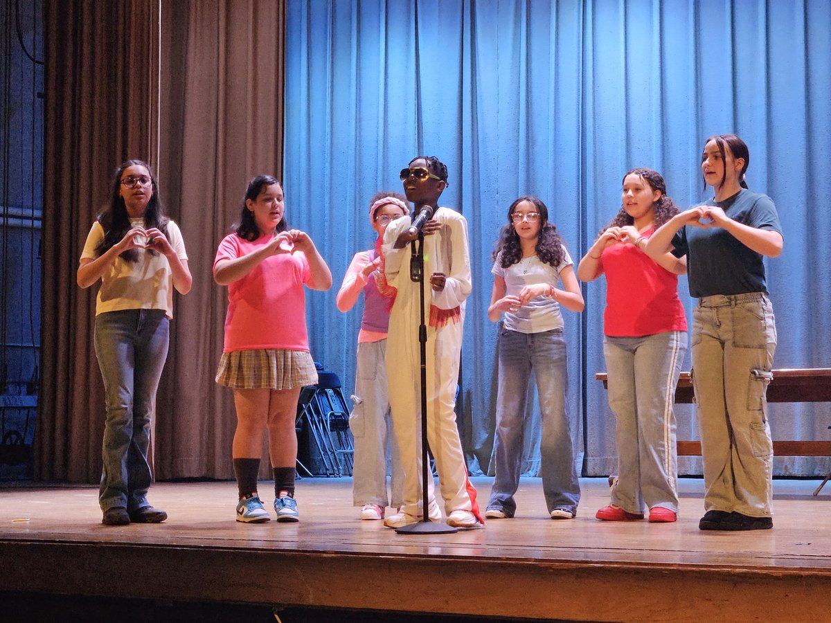 🎶 It’s time to sing our way into summer! 🌞
Just a friendly reminder: Tomorrow and Thursday are early dismissal days!
Please make sure your child has turned in their iPad and Charger! 
Let the countdown to sunshine and good vibes begin!

#MustangPride #BetterEveryDay