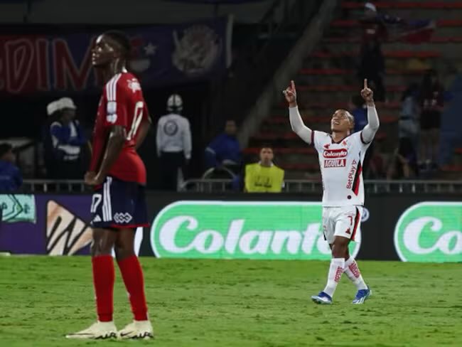 Hincha de <a href="/AmericadeCali/">América de Cali</a>, mano arriba 🙋🏻‍♂️ el que quiera acompañar el domingo en la definición de la fecha 20 de fase regular de liga Vs <a href="/DIM_Oficial/">DIM</a>, dale RT y comenta quién crees que marcará gol en el partido.

(1) Una entrada para Oriental 1er piso entre los que cumplan las