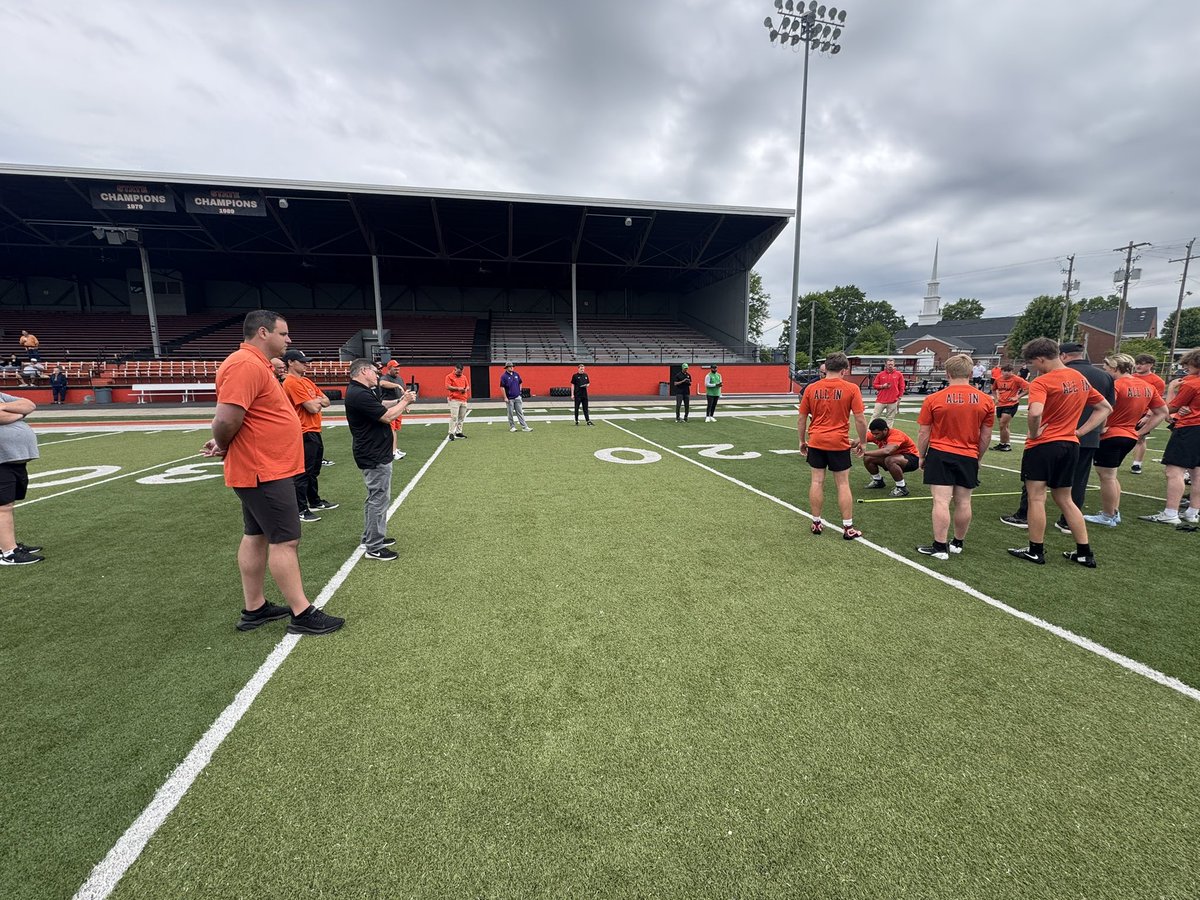 WHAT A SHOWCASE!!!

Schools from ALL over The 🇺🇸 were in IRONTON…

OFFERS being EARNED!!!  RECORDS being set!!! Young men’s Lives being CHANGED…

THANK YOU to every COLLEGE COACH that showed up to recruit our Fighting Tigers! 

#ALLIN
#GoTigers!🐅
#BuiltByIRONton🐅