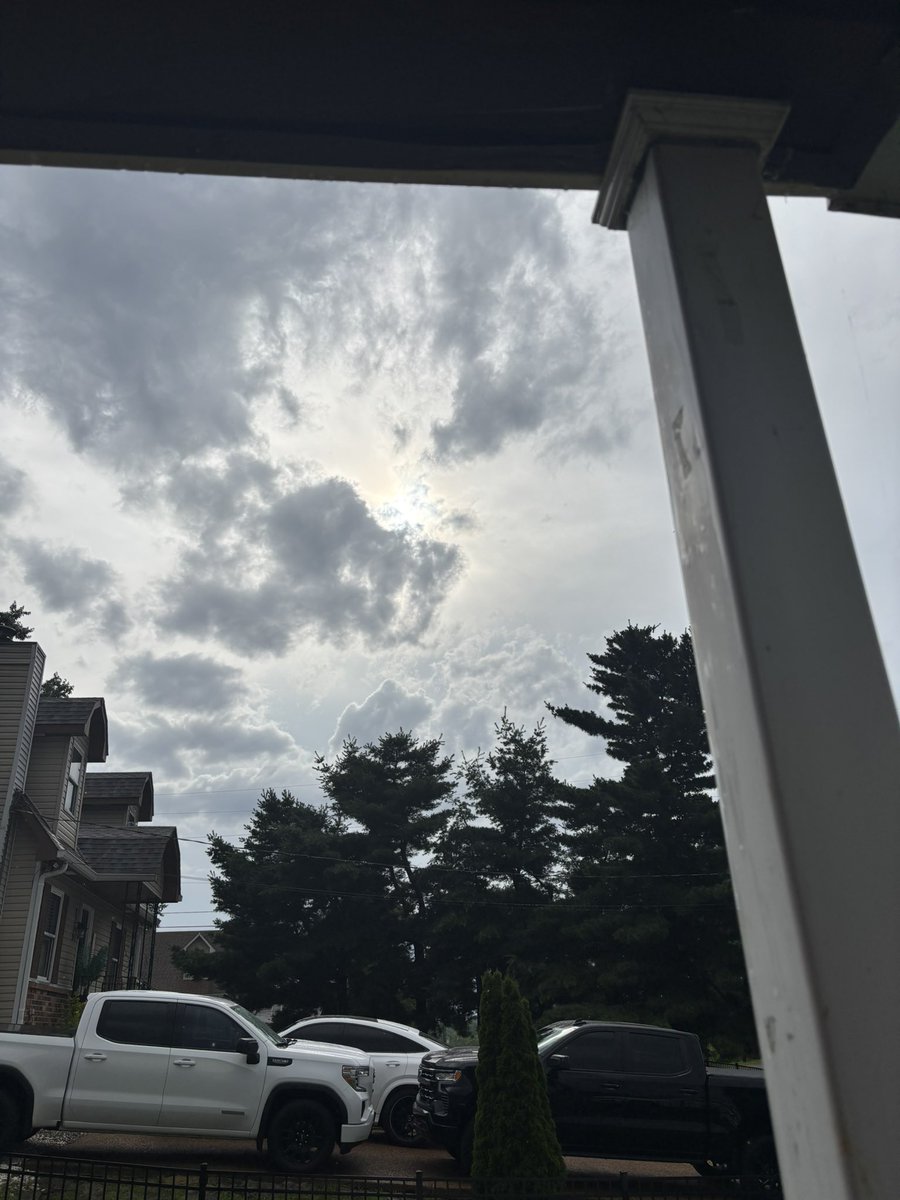 stevena88's tweet photo. Uhhhh @NashSevereWx this is the sky near BNA and Percy Priest lake….just the northern part of the big storm to the south come by and give us a shower…think this could make the line worse?! #tspotter https://t.co/BbFEWCXNOe