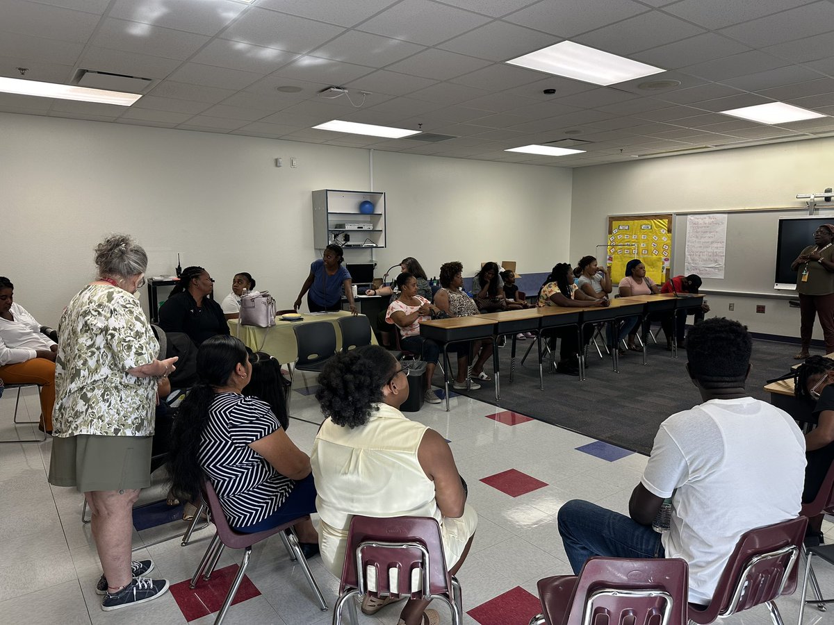 Full house at PTA Meeting tonight, and new Board elected ✨