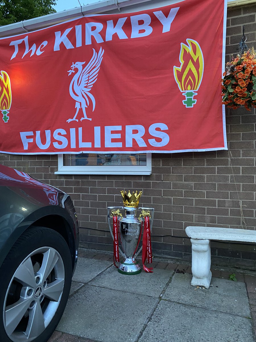 Told my mate he can come back &amp; have  his photo taken with the trophy for his 30th anniversary 🤣