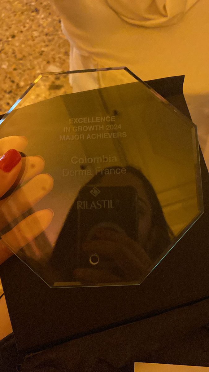 valarambula_'s tweet photo. Gracias Dios mío estos premios son solo la respuesta a todas las puertas que se cerraron🥹❤️❤️❤️❤️❤️! MEJOR CONTENIDO Y MEJOR CRECIMIENTO 2024 RILASTIL COLOMBIA A NIVEL INTERNACIONAL ⚡️ ( entregado en mi país favorito 🇮🇹) https://t.co/EIpNEc4cU4