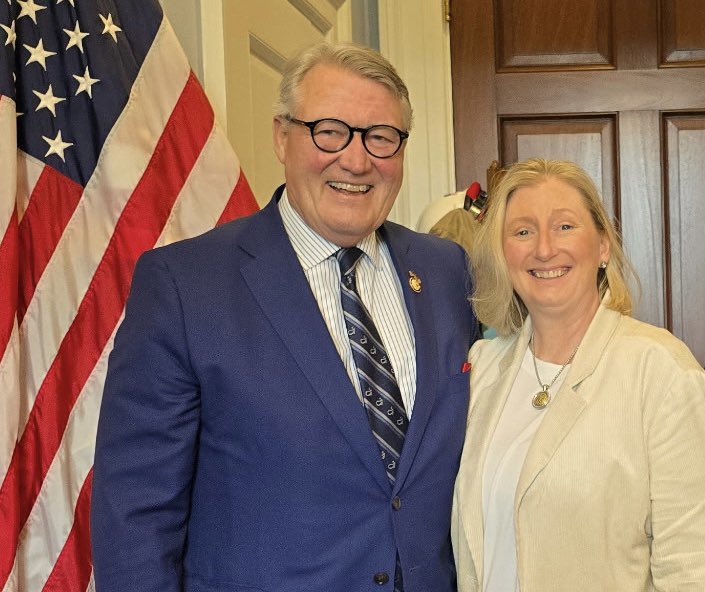 Great series of meetings after today’s hearing, working on co-sponsors for the Modern Worker Empowerment Act. We’ve got the Big Mo of momentum for protecting independent contractors 👍

And former NFL star <a href="/BurgessOwens/">Burgess Owens</a> let me wear his giant ring!