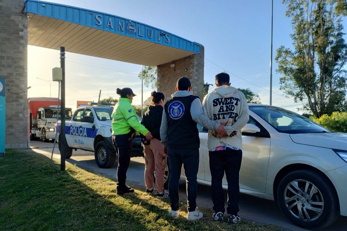 La Policía de San Luis no va a dar ni un paso atrás en la lucha contra el narcotráfico. Tal como lo ha pedido el gobernador <a href="/claudiojpoggi/">Claudio Javier Poggi</a>, redoblamos los controles, especialmente en los ingresos a la provincia. A quienes pretendan dañar nuestra sociedad como lo hacían en otros