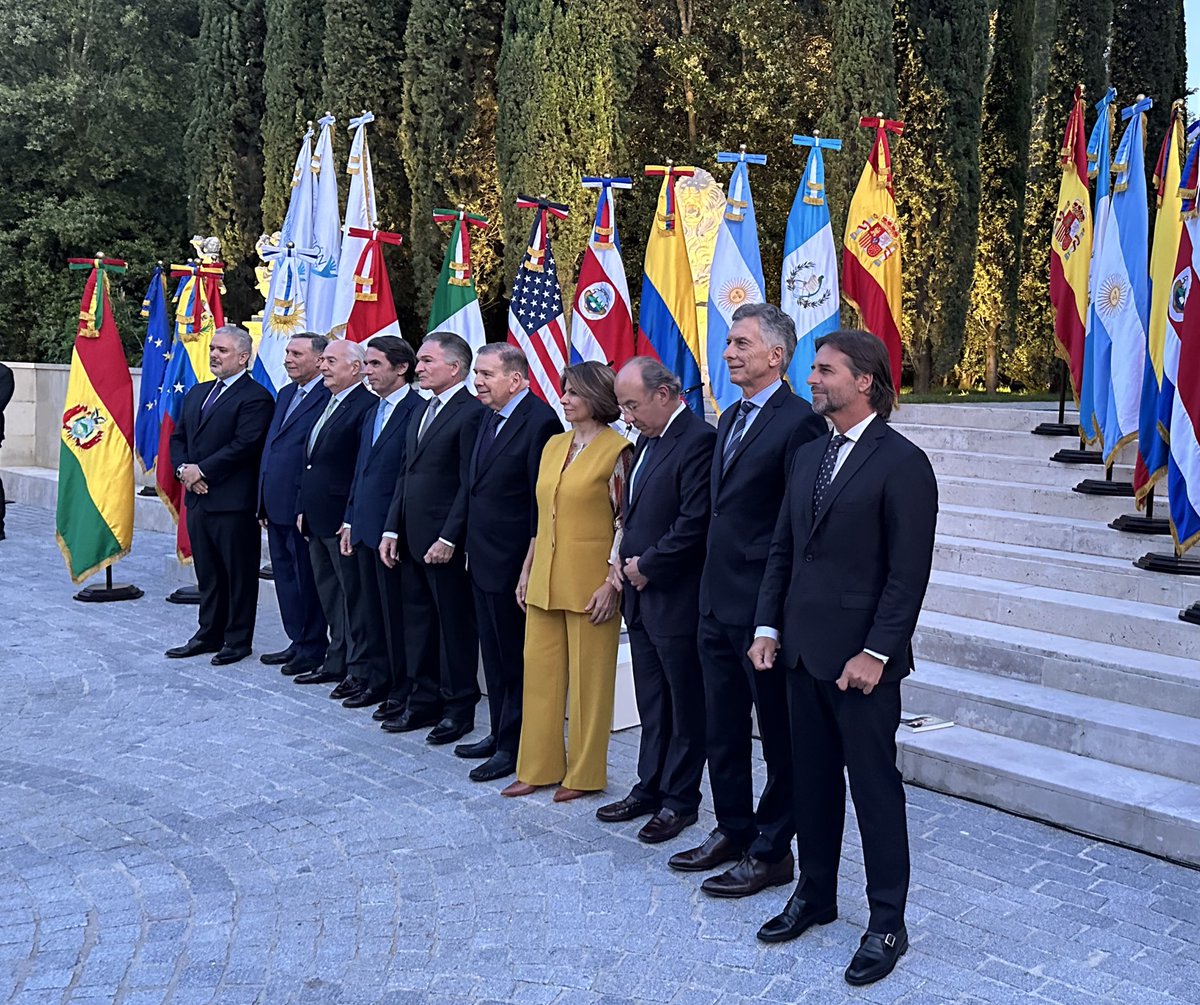 Lacalle Pou, Macri, Calderón, Chinchilla, Gonzalez, Aznar, Pastrana, Mahuad, Duque y el gran empresario Dionisio Gutierrez.