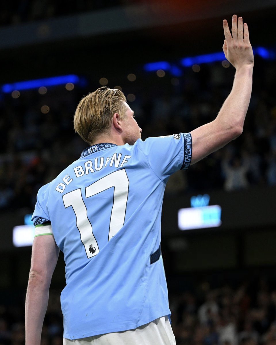 City_hq's tweet photo. 🎙️| Pep Guardiola: 

“I'm pretty sure Kevin De Bruyne was not a #ManCity fan when he arrived here, I don't know which team he supports.”

“But I'm pretty sure now he's a Manchester City fan and will be forever!” 🗣️🩵 https://t.co/Rss2E5VA1j
