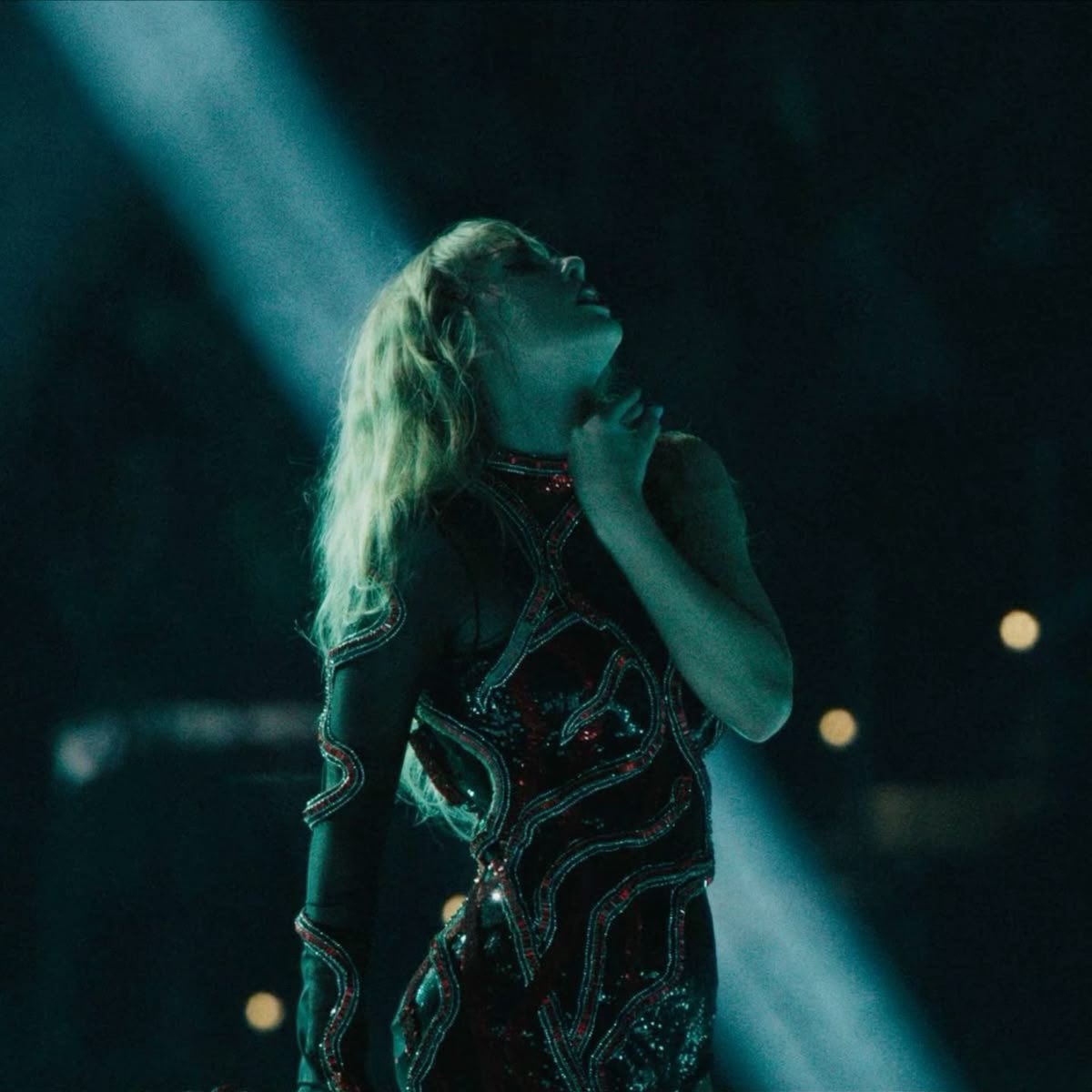 kiralovestaylor's tweet photo. WHY REPUTATION (TAYLOR’S VERSION) IS BEING ANNOUNCED ON MAY 26TH AT THE AMAs — A THREAD 🖤 https://t.co/xWR4hynrBY