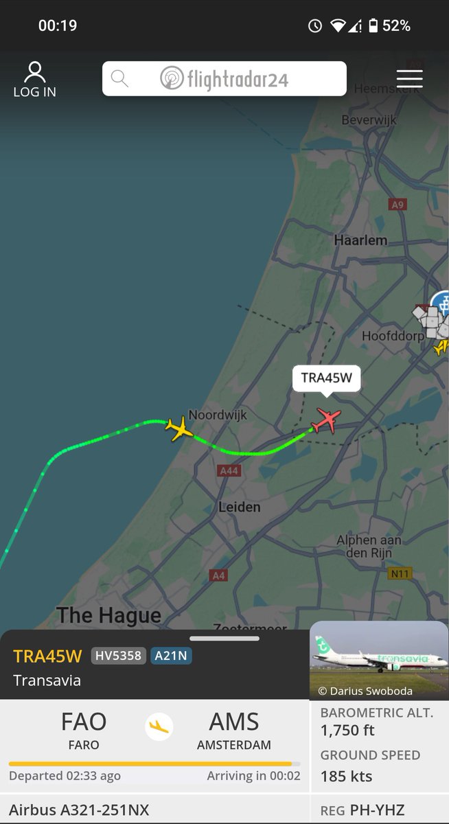 Asociale met ons belastinggeld betaalde bediener van de vervuilende luchtvaart <a href="/lchtvrkrsldng/">Luchtverkeersleiding Nederland</a> vliegt nog even in de nacht stiekum en sneaky tussen de bebouwing door.
Het is bijna half 1!!