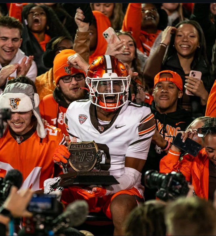 After a great conversation with <a href="/EddieGeorge2727/">Eddie George</a> I am blessed to have received an offer from Bowling Green State University ‼️
#AGTG 
<a href="/Rivals/">Rivals</a> 
<a href="/RivalsCamp/">Rivals Camp Series</a> 
<a href="/RecruitGeorgia/">Recruit Georgia</a> 
<a href="/247Sports/">247Sports</a> 
<a href="/CoachSmiley983/">Coach Darius Smiley</a> 
<a href="/CoachGodfrey_27/">Coach Godfrey</a> 
<a href="/CoachGotell/">S. Gotell, M. Ed</a> 
<a href="/CoachKBailey_5/">Karsten Bailey</a> 
<a href="/247recruiting/">247Sports Recruiting</a> 
@On3Recruits