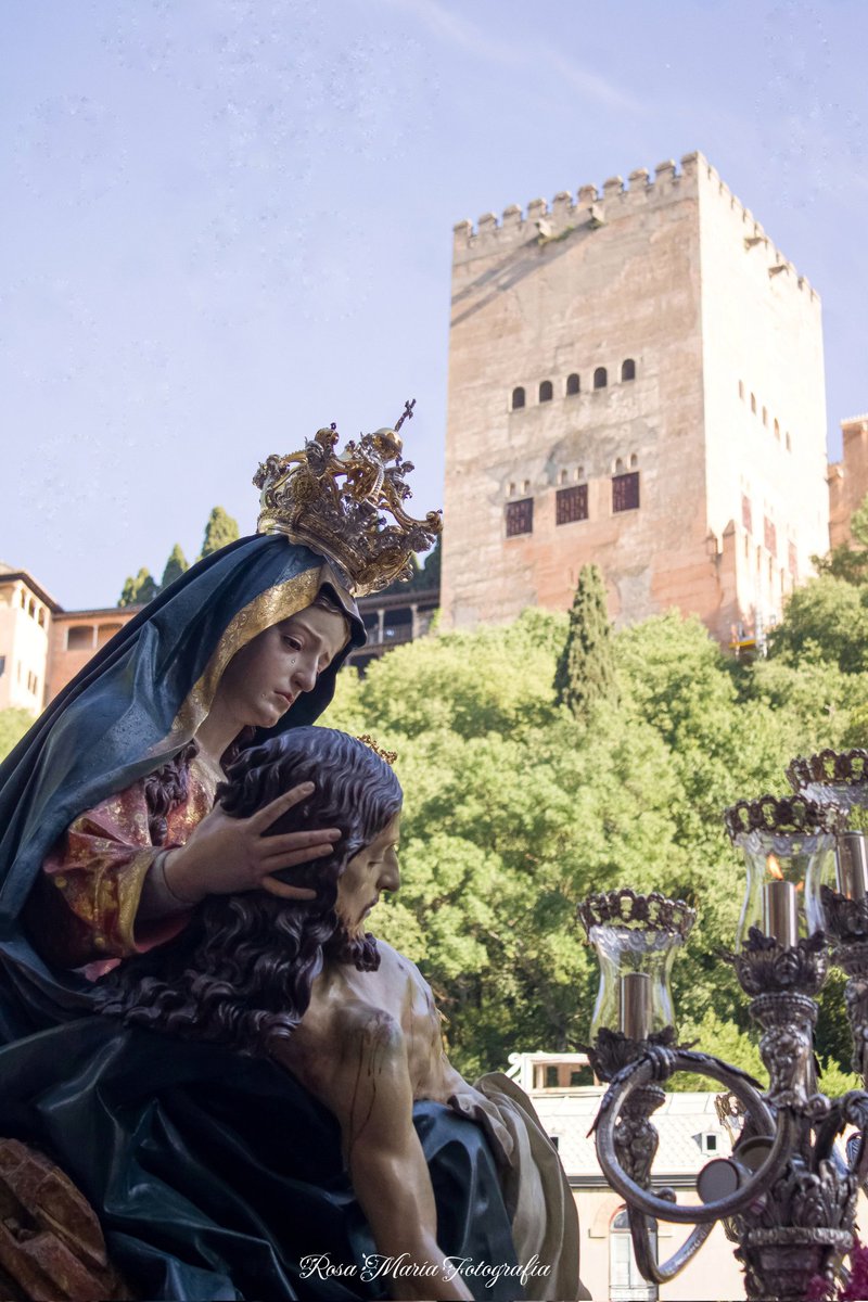 rosamariafoto's tweet photo. "Dale limosna, mujer. Que no hay nada en la vida como la pena de ser ciego en Granada".
✝️ @Hdad_Alhambra https://t.co/g8Bb2FdxTg