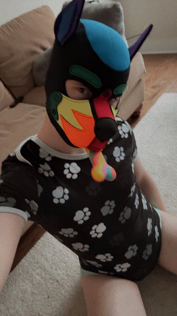 Cozy gaming time hehe. 😋