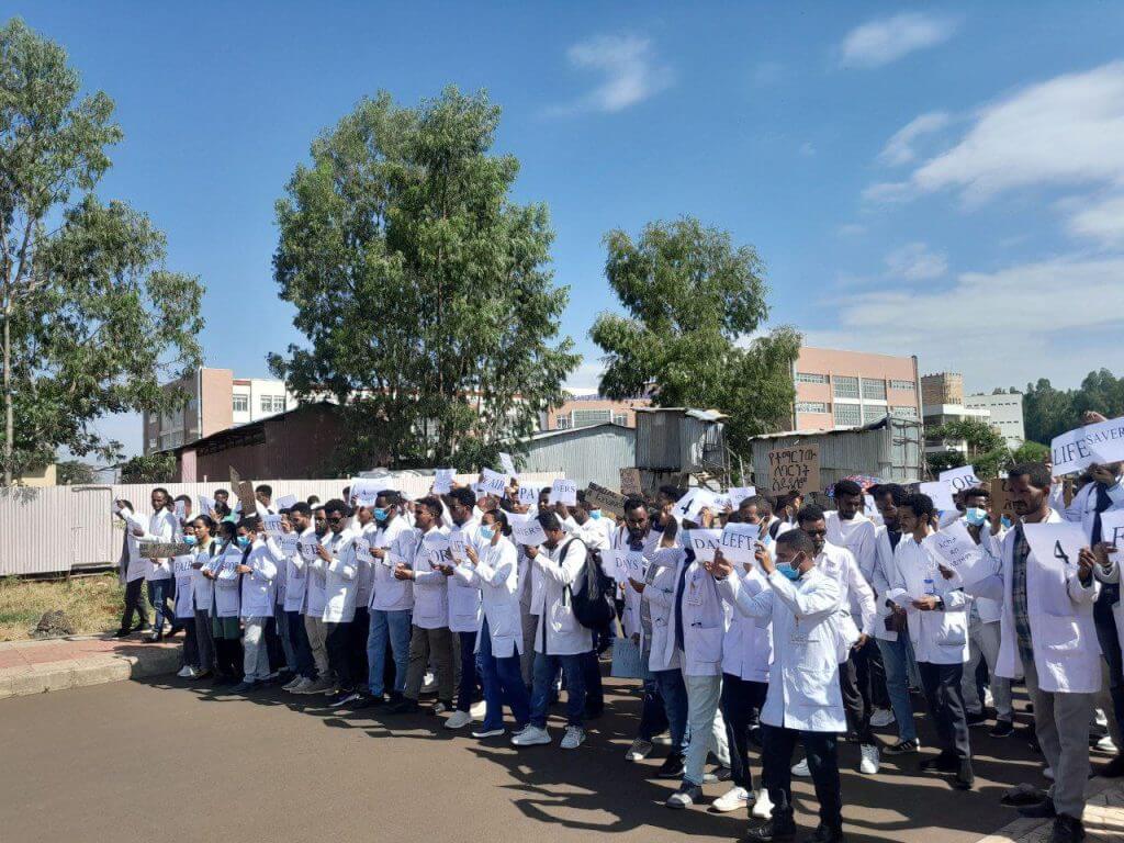 We made a decision, a decision to ensure that no medics should return to work,No matter how long it takes, we remain unbowed ,untill justice find us.
Doctors deserve better 🫴 
#nowornever
#EthiopianHealthStrike
#doctorsstrike