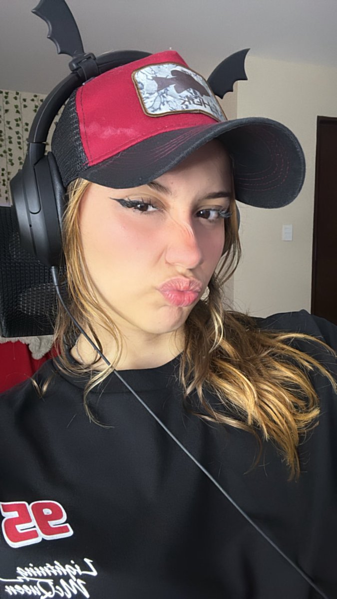 Doing HORAS para WEBONES 🥚🍳

Twitch.tv/emikukis
