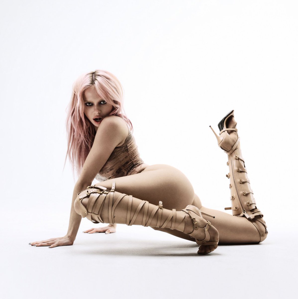 We are so excited to welcome <a href="/adelajergova/">ADÉLA</a> to Capitol Records. 💗