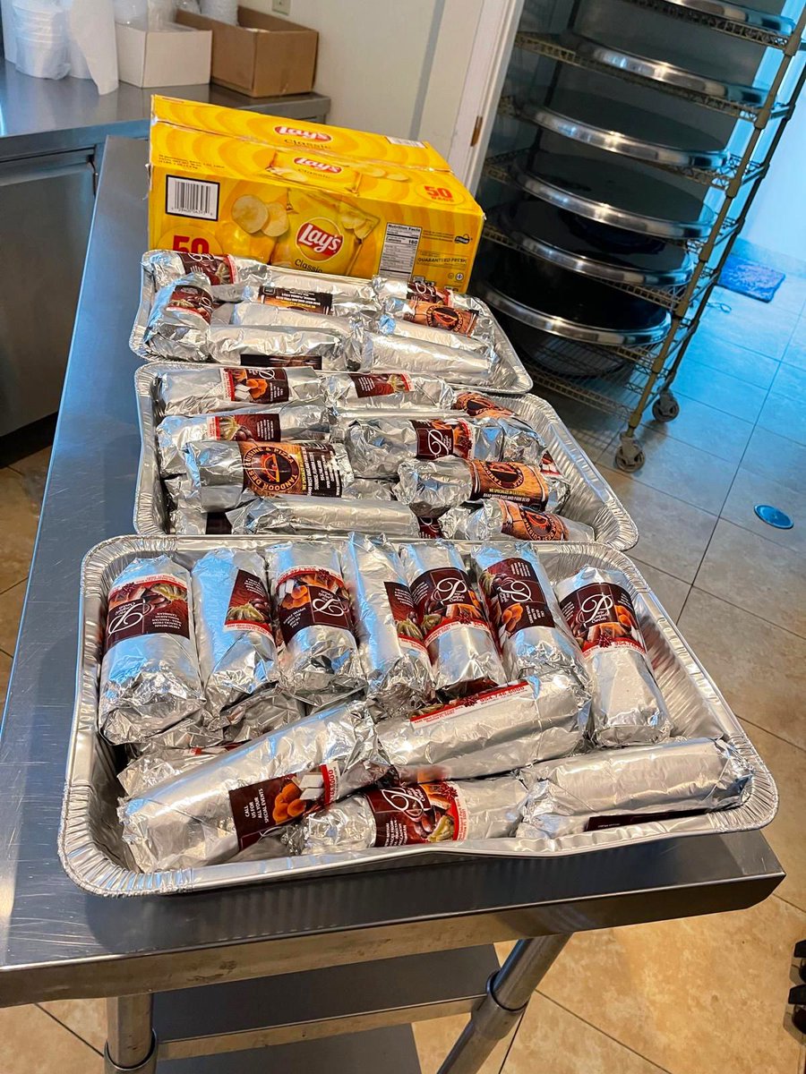 The Dawoodi Bohras of USA 🇺🇸 (@bohras_usa) on Twitter photo In collaboration with <a href="/FTLCityNews/">City of Fort Lauderdale</a>, volunteers of the #Miami #DawoodiBohra community delivered 60 meals to support the unsheltered.
This effort is part of <a href="/ProjectRiseDB/">Project Rise</a>’s ongoing commitment to addressing food insecurity and uplifting lives. In collaboration with <a href="/FTLCityNews/">City of Fort Lauderdale</a>, volunteers of the #Miami #DawoodiBohra community delivered 60 meals to support the unsheltered.
This effort is part of <a href="/ProjectRiseDB/">Project Rise</a>’s ongoing commitment to addressing food insecurity and uplifting lives.