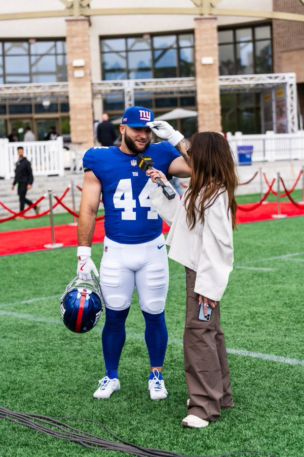 NFLNotify's tweet image. Kay Adams has done the impossible.
She has made Cam Skattebo look tall 😯