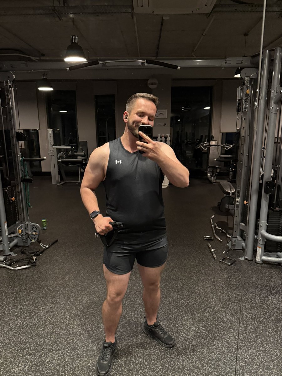 KlaudiuszGuzik's tweet image. Nocne pakowanie.