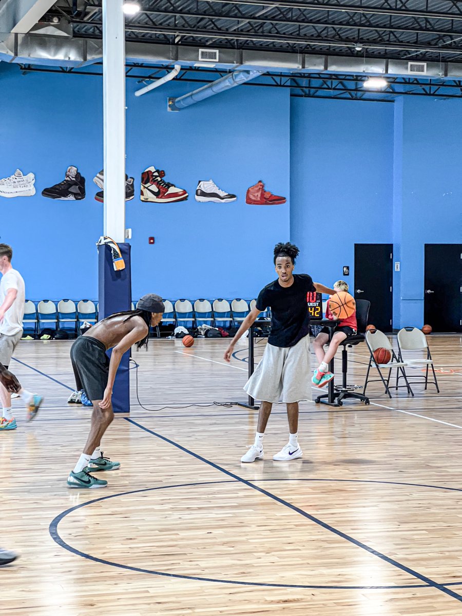 AEF_Academy's tweet photo. The high-level summer runs at AEF have started back up!! Who do you recognize in the gym??

#AttitudeEffortFocus
#HighLevelBasketball https://t.co/PcSfs7ziea