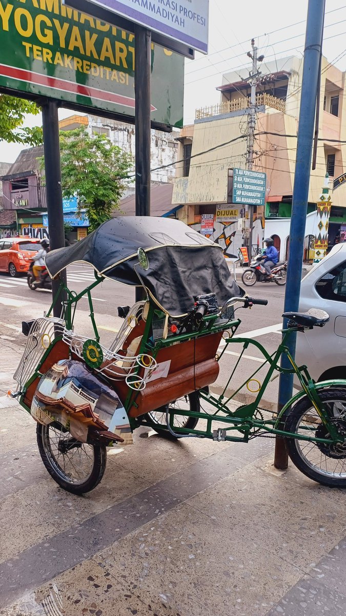 FauAnwar's tweet photo. Becak Listri 1912. Becak Listrik Muhammadiyah. 😃 https://t.co/xnalHRZX5h