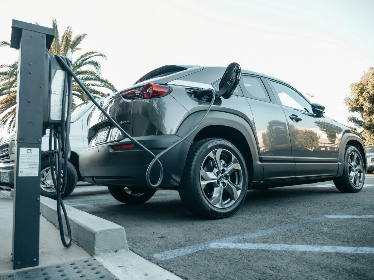 🔌 Urban CCS charging stations are expanding. The Northeast leads the surge, while California remains at the forefront of public EV charging availability.

📖 Read more: voltsandvolts.com/increase-in-ur…

#EVCharging #CCS #SustainableTransport #ElectricVehicles #ChargingInfrastructure