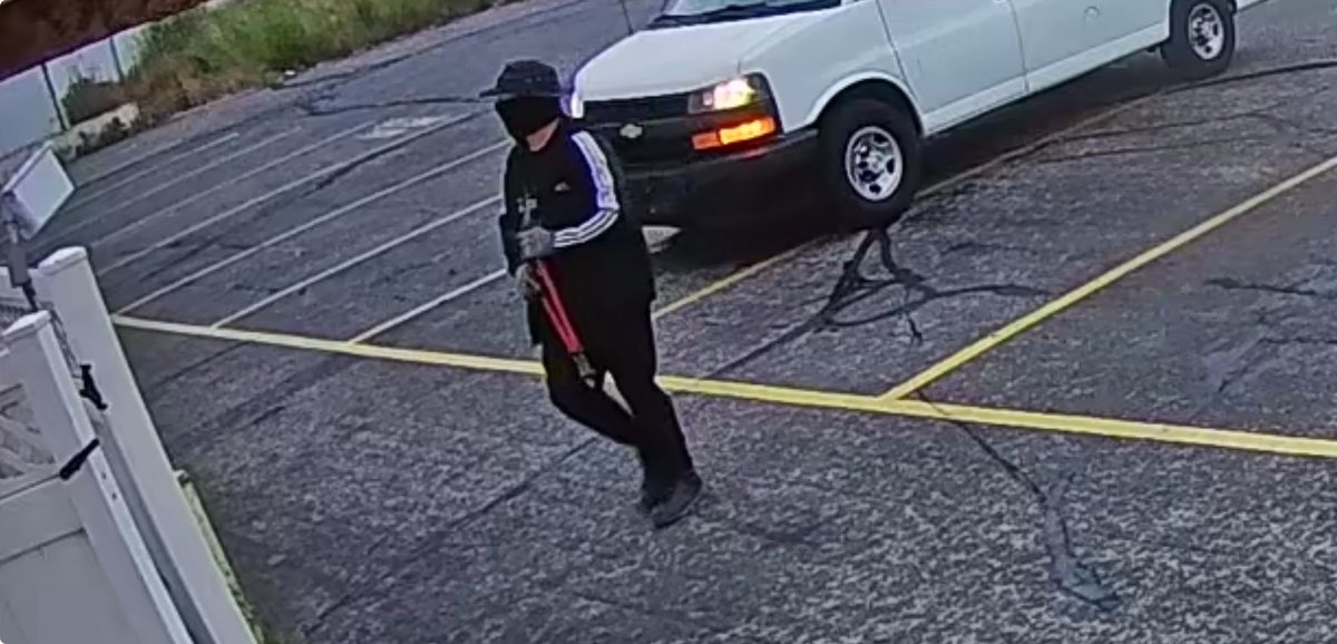 Rush74Kyle's tweet photo. Just the front door glass of @MurdockMusicUt after a crook wearing a mask broke in and stole a bunch of stuff on Saturday night. Here’s a pic of the loser thief. Police are on the hunt. 🤬🤬🤬#OremUtah https://t.co/Ps3hcA23gX
