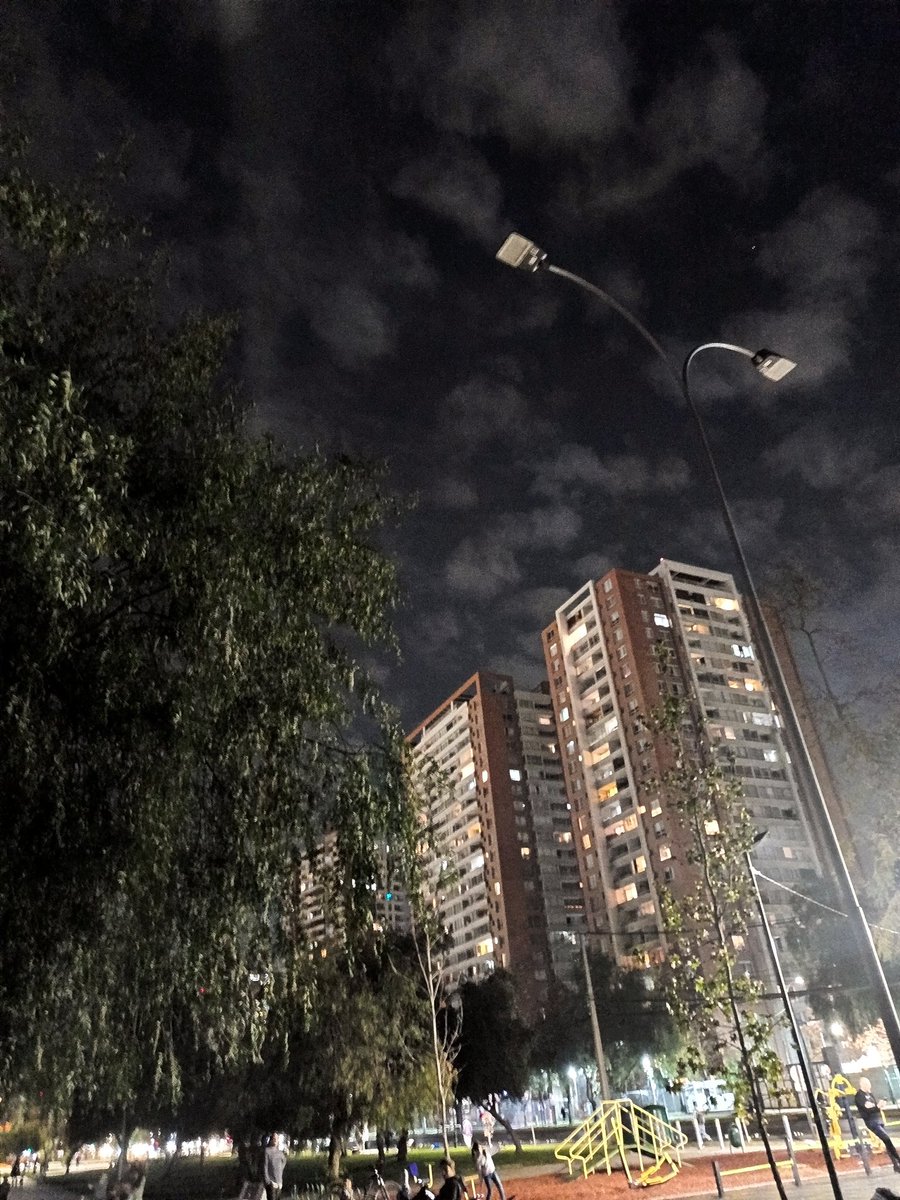 kariho28's tweet photo. @MuniNunoa @sebastiansichel  la plaza San Eugenio lleva semanas oscuras, para cuando la iluminación, https://t.co/rOub0VHpRD