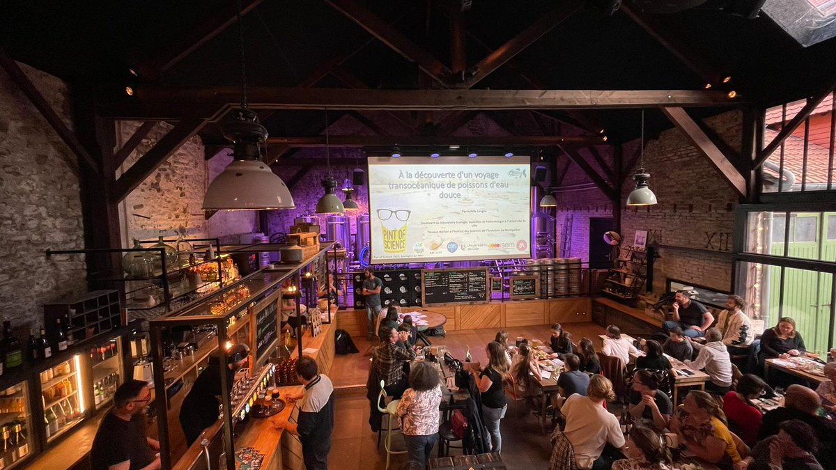 AchilleLenglin's tweet image. Première participation du côté intervenants pour le @pintofscienceFR pour partager et parler de mes travaux de recherches au grand publique. C'était une très belle soirée #pint25