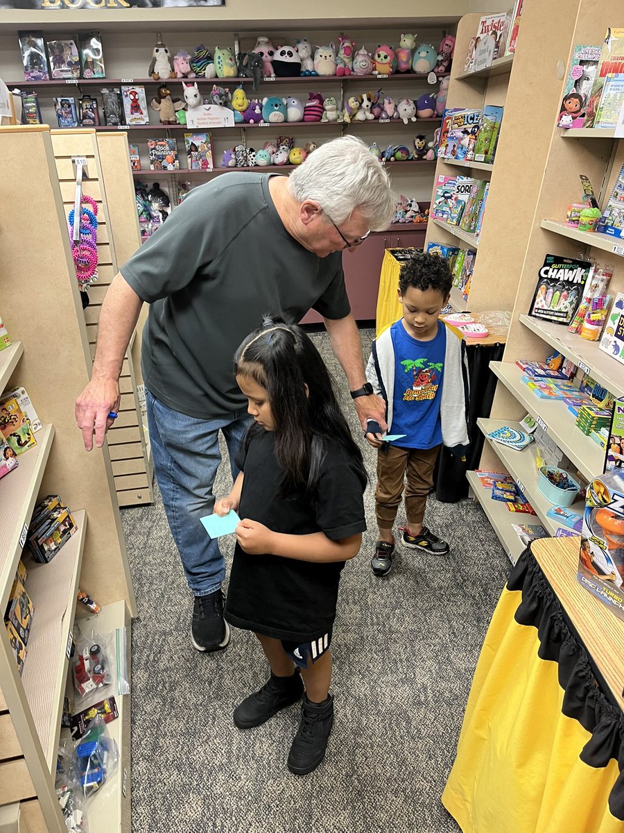 PeggyEverist tweet media