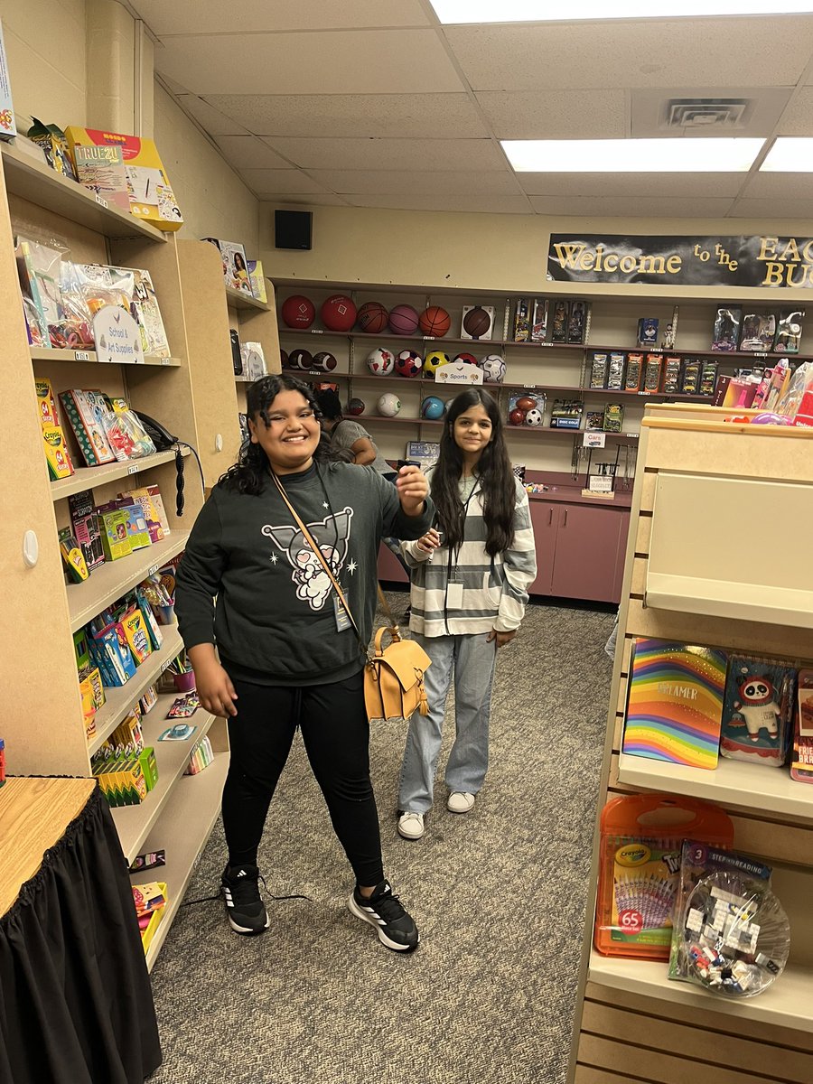 PeggyEverist tweet media