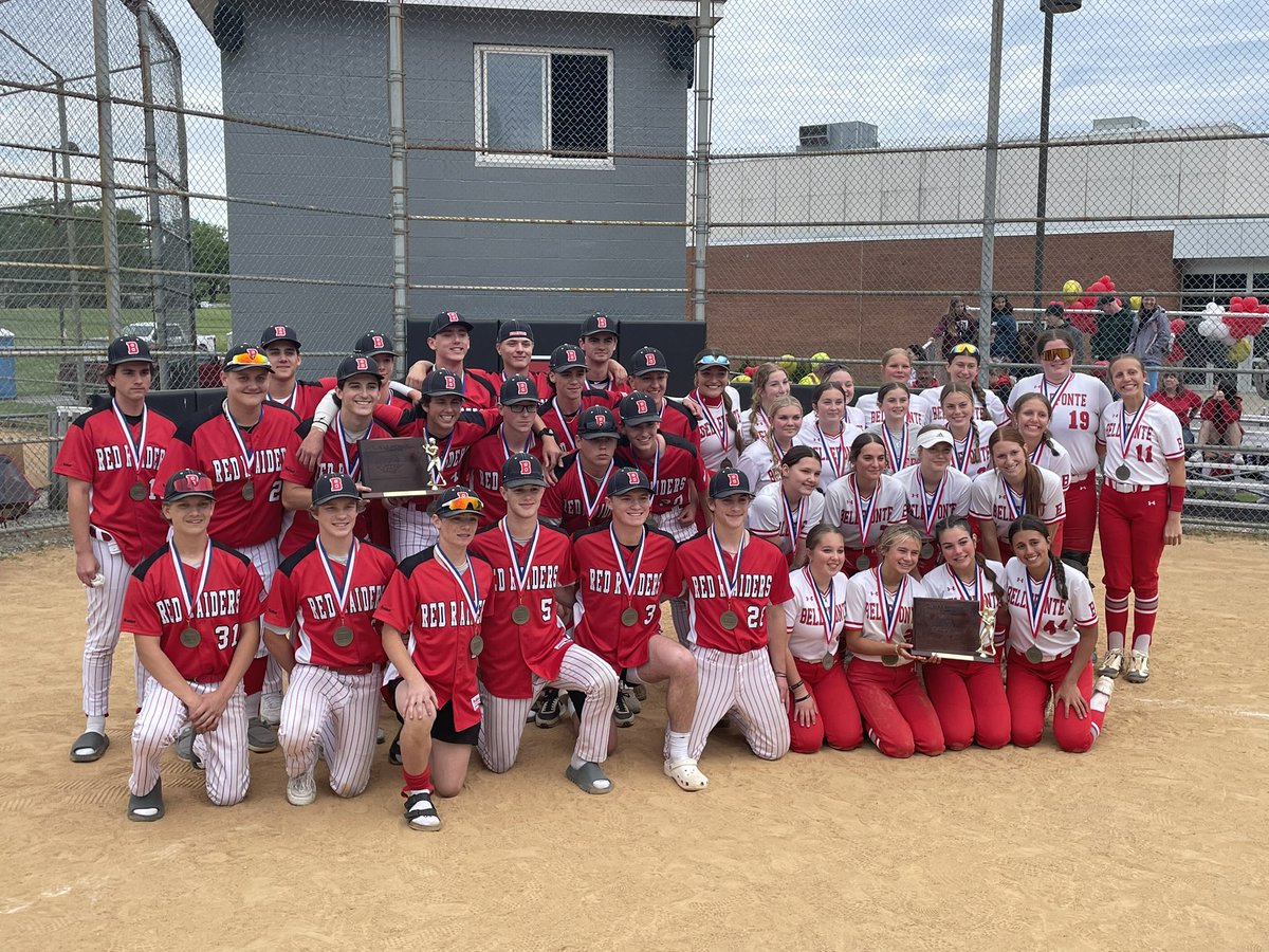 🅱️ellefonte’s 🅱️aseball team joined the softball team after both won district titles at home. The 🅱️oys won 10-0 and the softball team won 6-1 over the teams from Juniata! 🥇