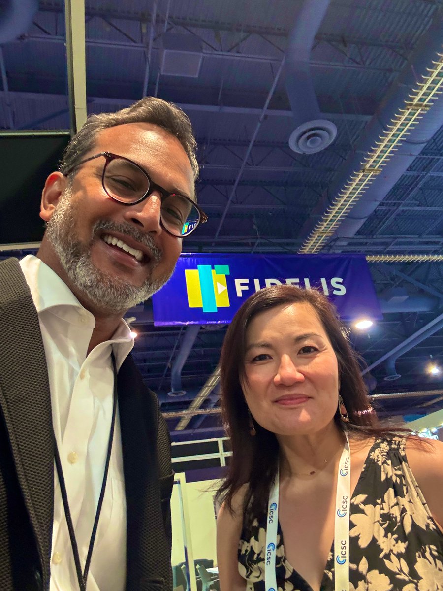 emranally's tweet image. Super productive 2025 @ICSC Las Vegas AND, upped my selfie game. #cre #dealmaking @WEareEDENS @DWS_Group @kimcorealty @ThirdPlaceCap