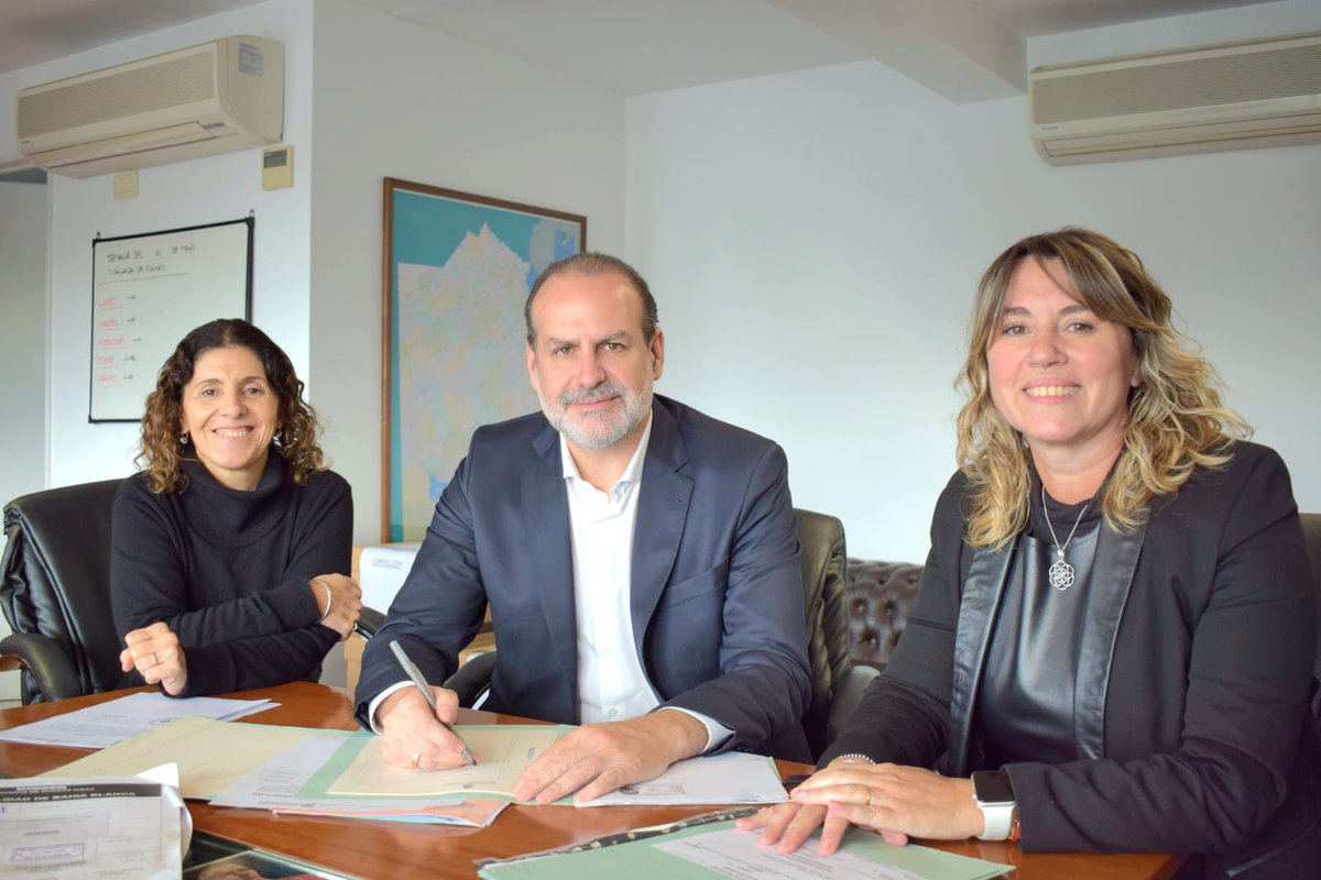 ¡Una gran noticia para la comunidad del CFI 1! 

Junto a la Escribanía General del gobierno provincial, firmamos la escritura del nuevo edificio del Centro de Formación Integral, adquirido con aportes del Fondo Educativo.

¡El sueño de alumnos y docentes hoy se hace realidad!