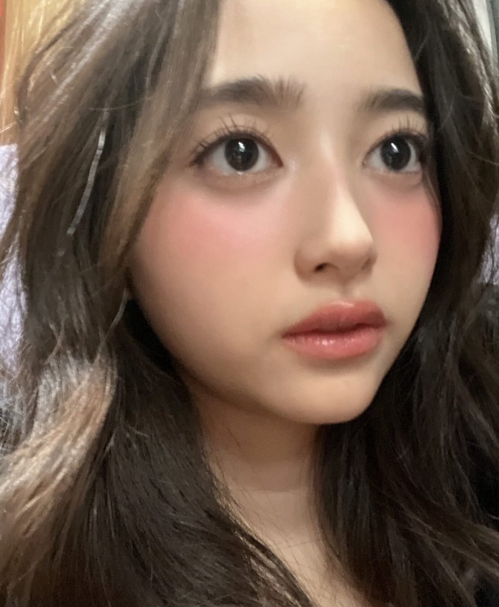 にゃぎ🐱信じられないくらいかわいい
これこそ完璧 下顔面積の少なさ、適度に長い鼻 外に幅のある目 全部全部完璧だね