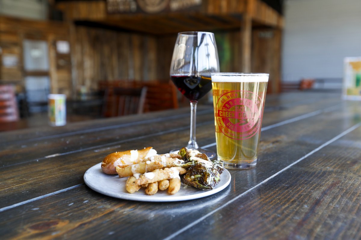 🍻 Indulge in the unique flavors of Southwest Virginia. From craft brews and local wines, to twists on classic entrées, dining in Southwest Virginia is like no other!

📍 Creek Bottom Brews, Galax, VA