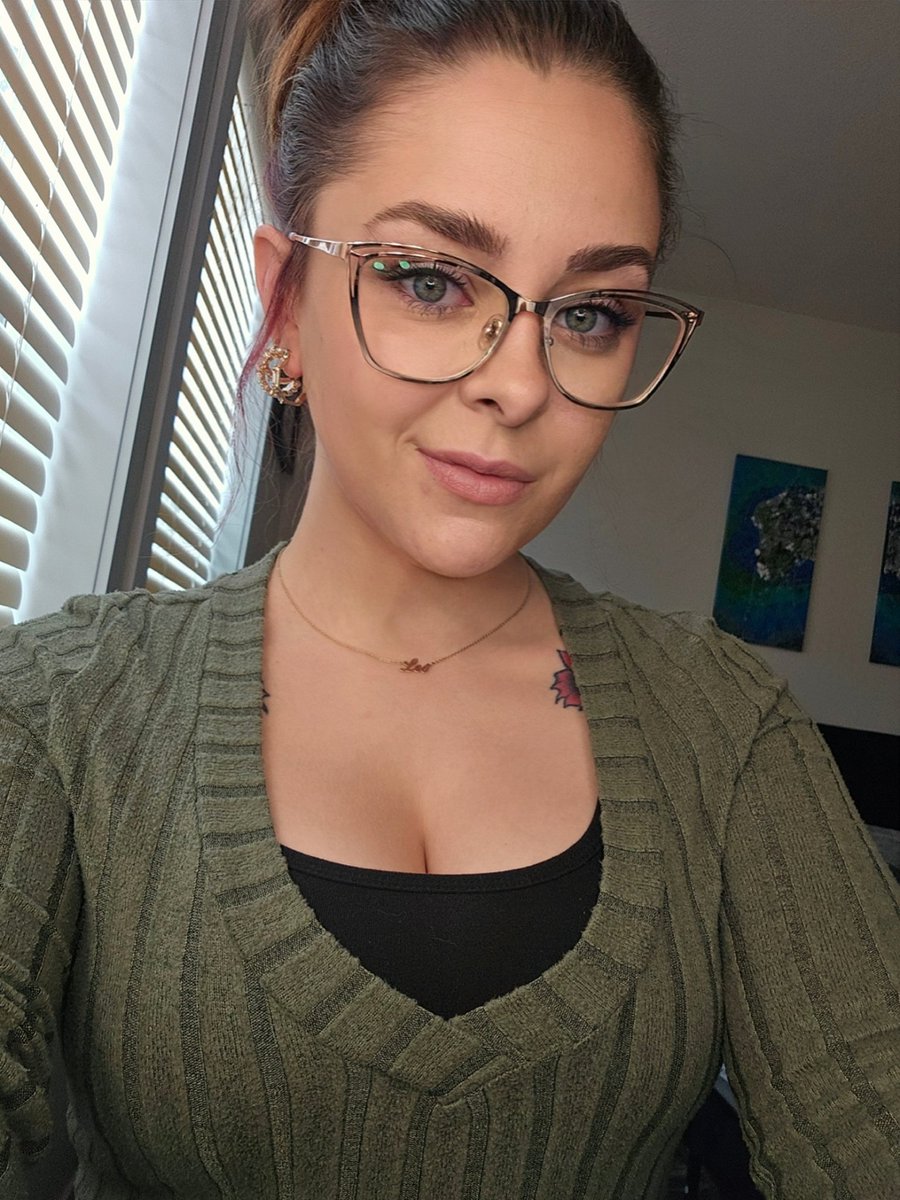 Cutie with the glasses🤭