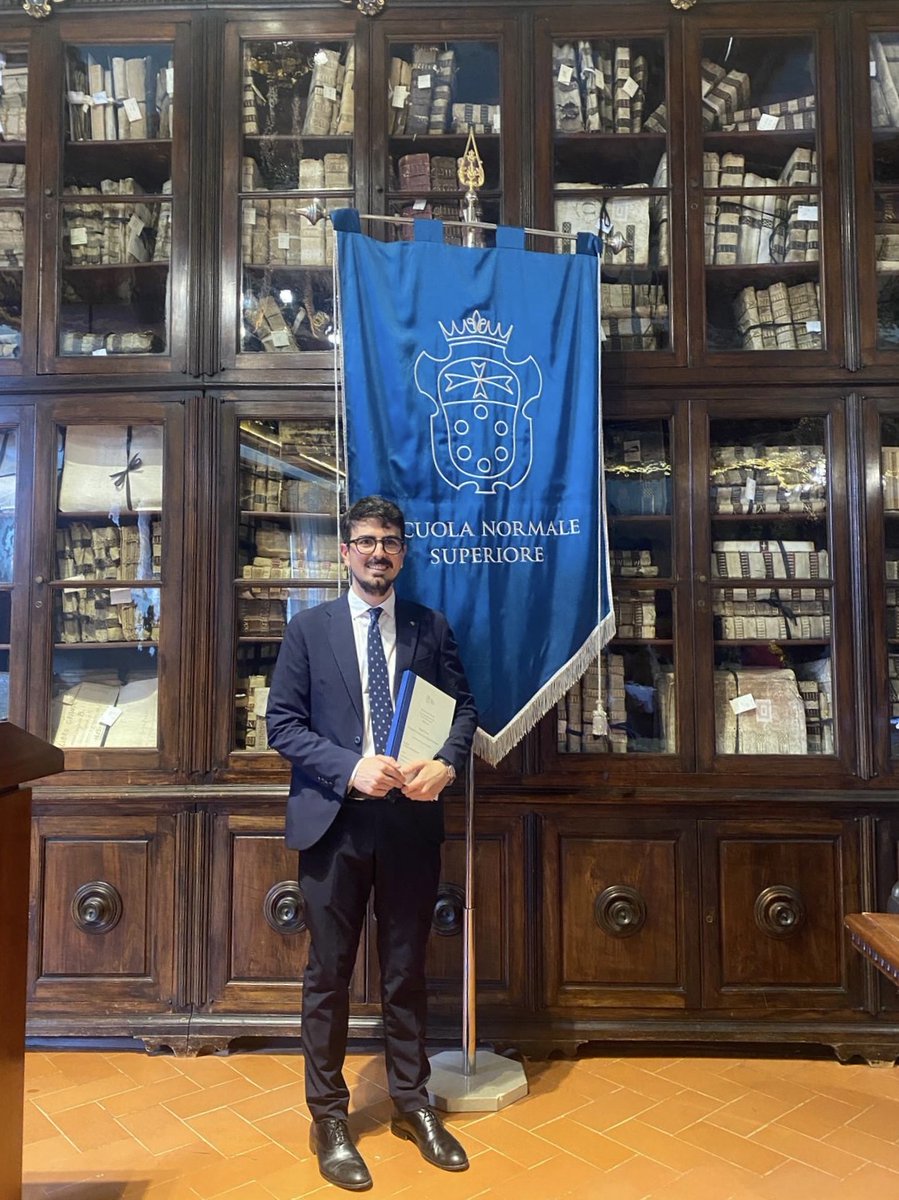 campodonicolo's tweet photo. On May 5th, I was awarded a PhD in #Classics from the Scuola Normale Superiore in Pisa (@scuolanormale), having defended my dissertation titled "Virgilio vivente. La biografia di un poeta come leggenda letteraria", under the supervision of Professors G. Rosati and A. Schiesaro 🎉 https://t.co/MaZ5jLbeH8