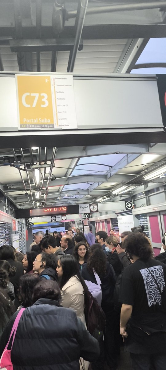 mc_santo95's tweet photo. @TransMilenio a esta Hora más 25 minutos esperando el C73 https://t.co/6Pd6pMuby8