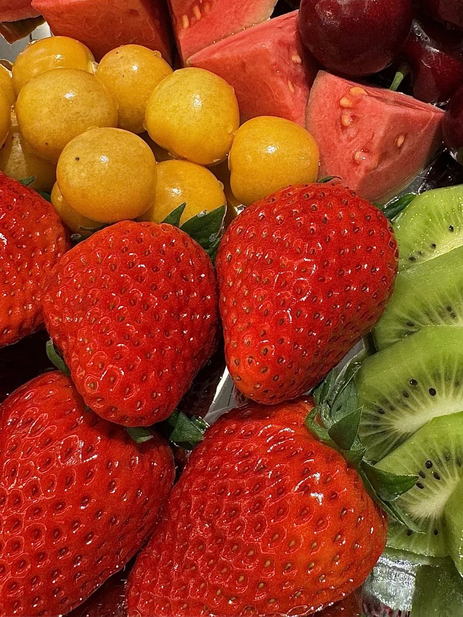 Mano88883672's tweet photo. These strawberries aren’t just cute — they’re full of flavor too! 🍓💫 Nature’s sweetest treasure. 💕🍃 https://t.co/K5gprkcTd0