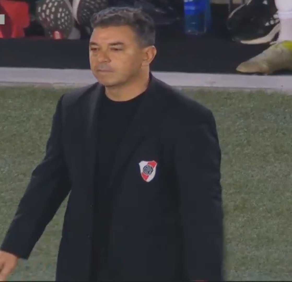 Decían que eran el mejor equipo del fútbol argentino

Gastaron más de 30 palos en refuerzos

Llevan 80 mil personas pero no alientan

Decían que MONTIEL era mejor que MARTIRENA

Ni robando le pudieron ganar a PLATENSE, se terminó la mentira de river