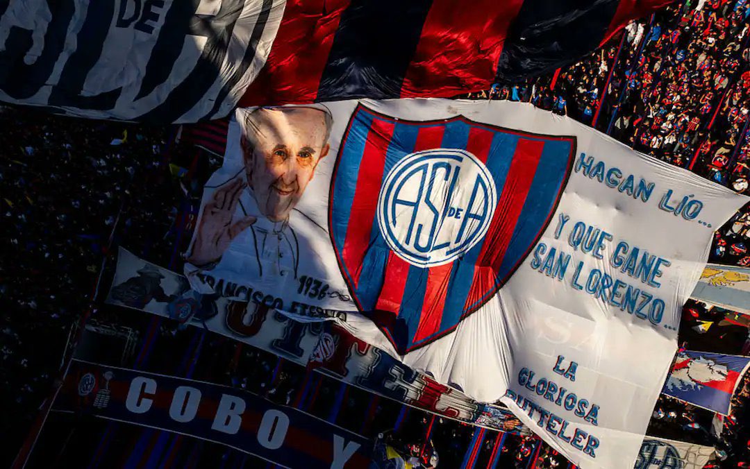 cuervuko's tweet photo. En nuestra cancha. Con nuestra gente. Vamos nosotros. https://t.co/4yEUwr5uNZ