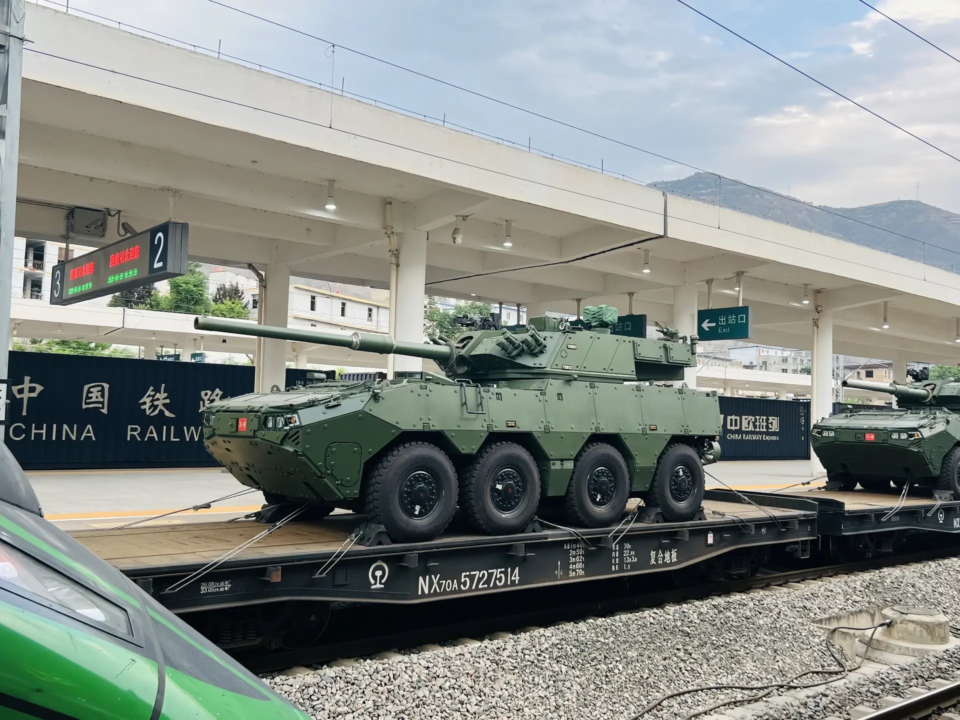 Grb_lNqa4AAdGTs