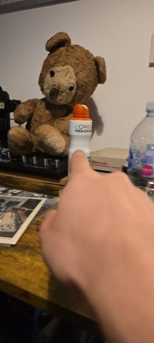 GoreshitUpdates's tweet image. EXCLUSIVE: Goreshit (Real) uses L'Oréal Men Expert Sensitive Deoderant.
He also went to the toilet at some point today.

Source: @/GadeSystem