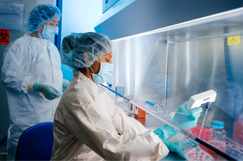 UCLAstemcell's tweet photo. UCLA’s Translational Cell Therapy Lab partners with stem cell researchers to build life-changing therapies — all while mentoring the next generation scientists who’ll carry this critical work forward.
🧬 Read more: https://t.co/4v6U7WqSAh 
#CellTherapy #RegenerativeMedicine https://t.co/Cq5fuBeV7R