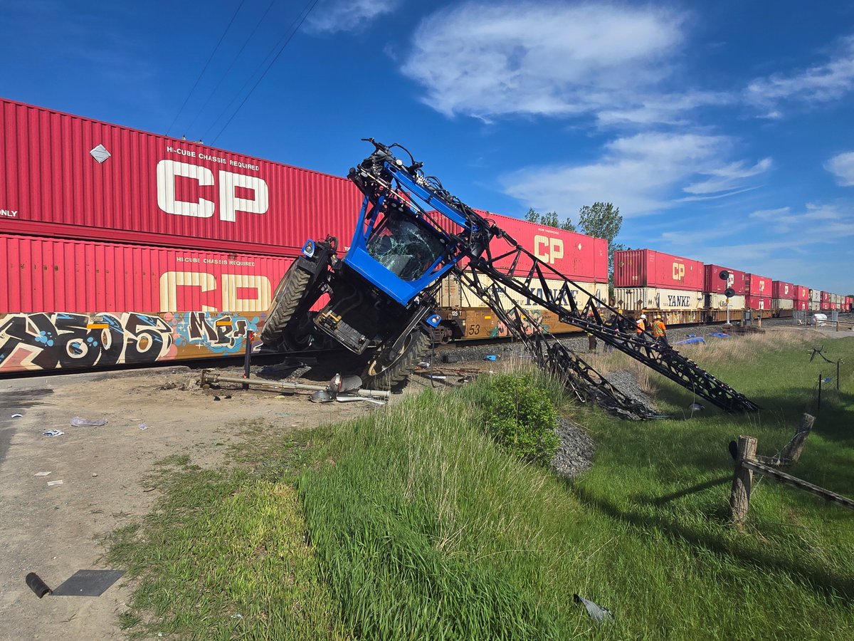 COLLISION: ROAD CLOSURE NOTICE 
May 20, 2025, 7:12p.m., #NottyOPP and the Traffic Incident Management Enforcement (TIME) team are currently on scene assisting CP Rail with a collision investigation involving a farm tractor and a CP train that occurred at 4:46 p.m.

The train is