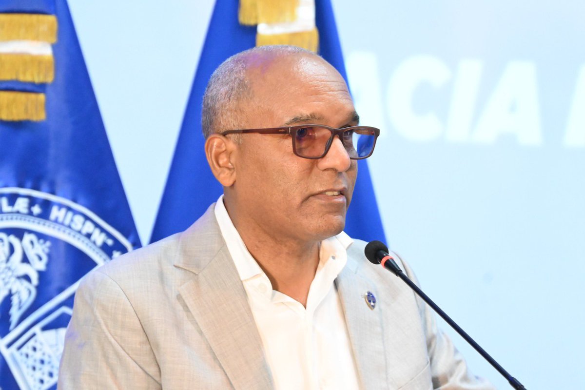 FAPROUASD's tweet photo. Pastor de la Rosa Ventura asume presidencia de #FAPROUASD con compromiso de lograr materializar reivindicaciones pendientes. https://t.co/LjDfX53fzk