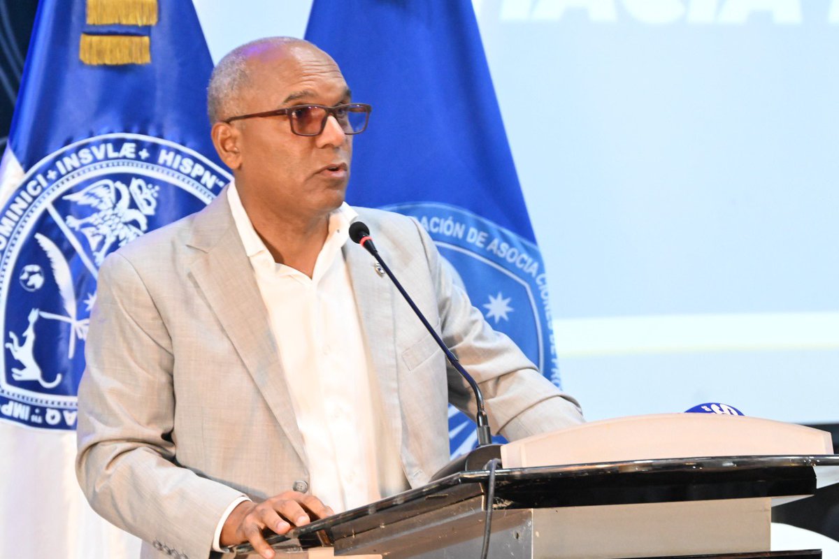 FAPROUASD's tweet photo. Pastor de la Rosa Ventura asume presidencia de #FAPROUASD con compromiso de lograr materializar reivindicaciones pendientes. https://t.co/LjDfX53fzk